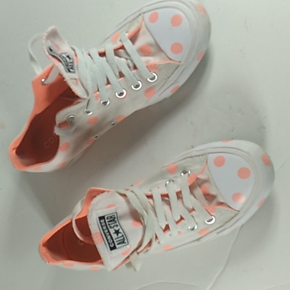 Converse Woman Size 8 All Stars Sneakers.